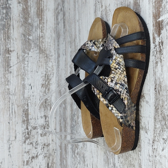 🟨Like New EuroWellness Leather & Metallic Slide Sandal - Picture 10 of 16